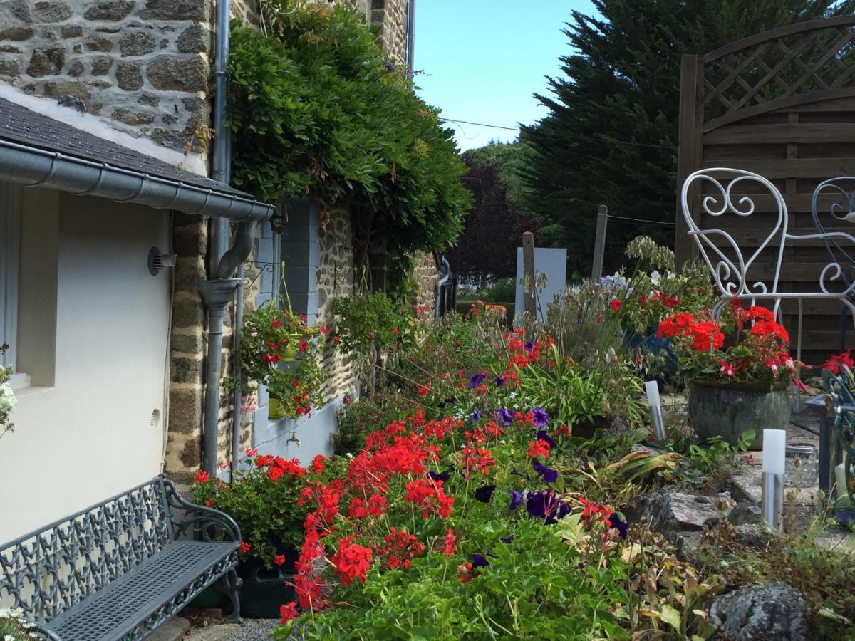 Au Bon Accueil Bed and Breakfast Saint-Marcan Εξωτερικό φωτογραφία